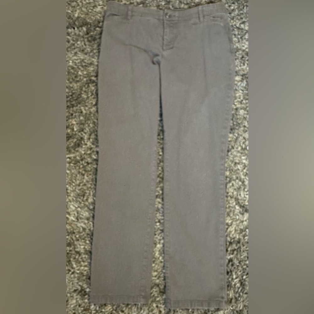 Christopher & Banks signature pant
GRAY
SIZE: 14
Like New